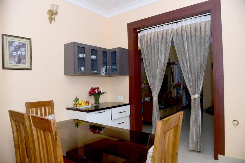 S R Luxurious Fully Ac 3 Bhk Bunglow Mysore Villa Esterno foto