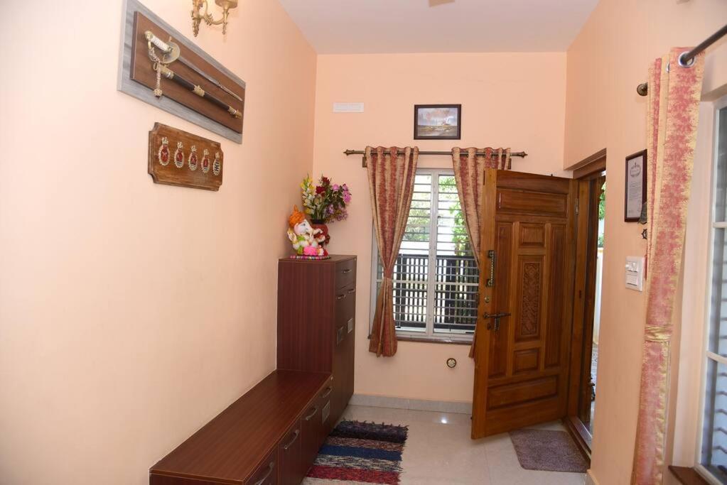 S R Luxurious Fully Ac 3 Bhk Bunglow Mysore Villa Esterno foto